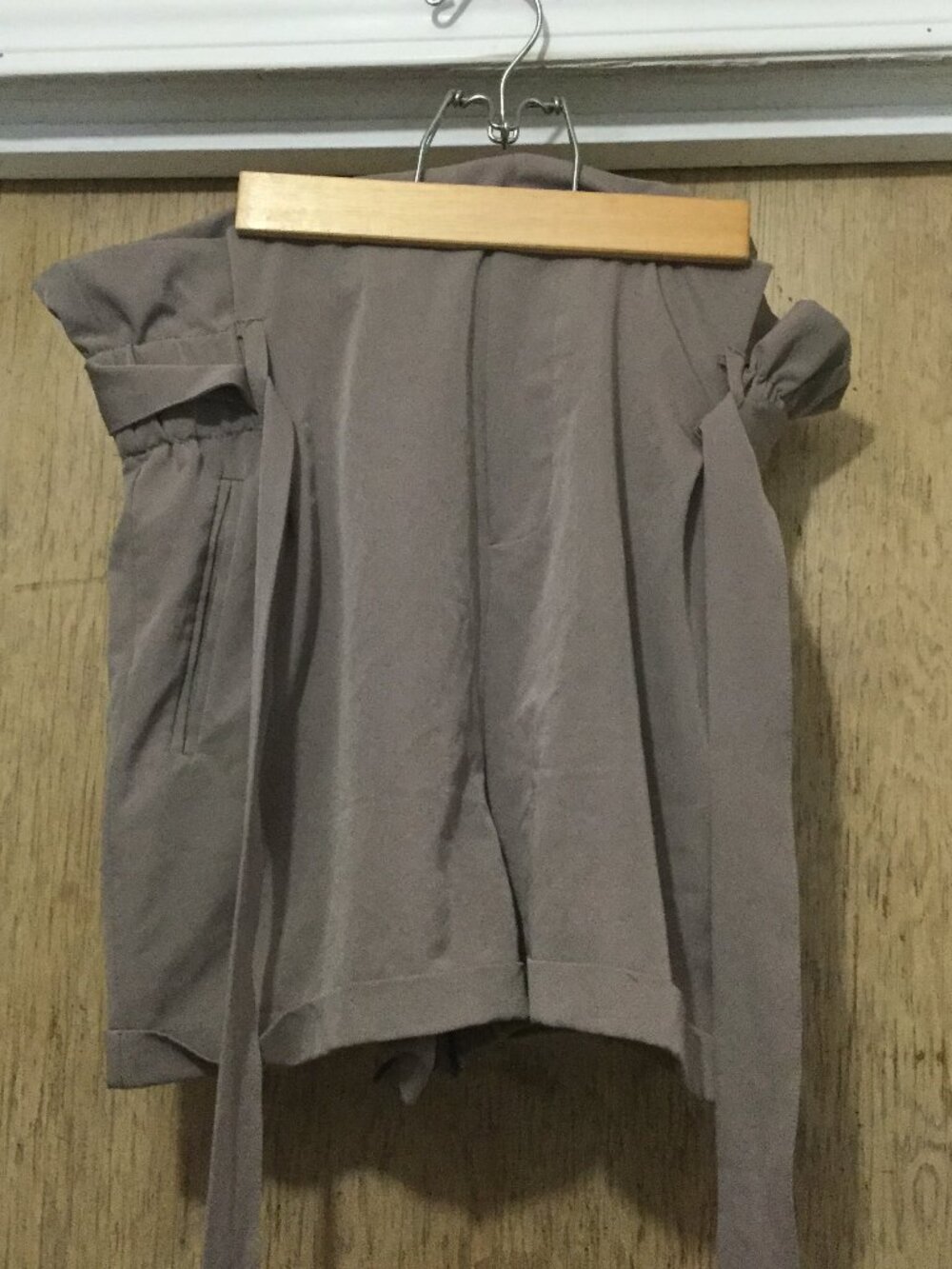 Streetwear Society paper bag waist  size XL measure 16.5 across waist 3.5 inseam